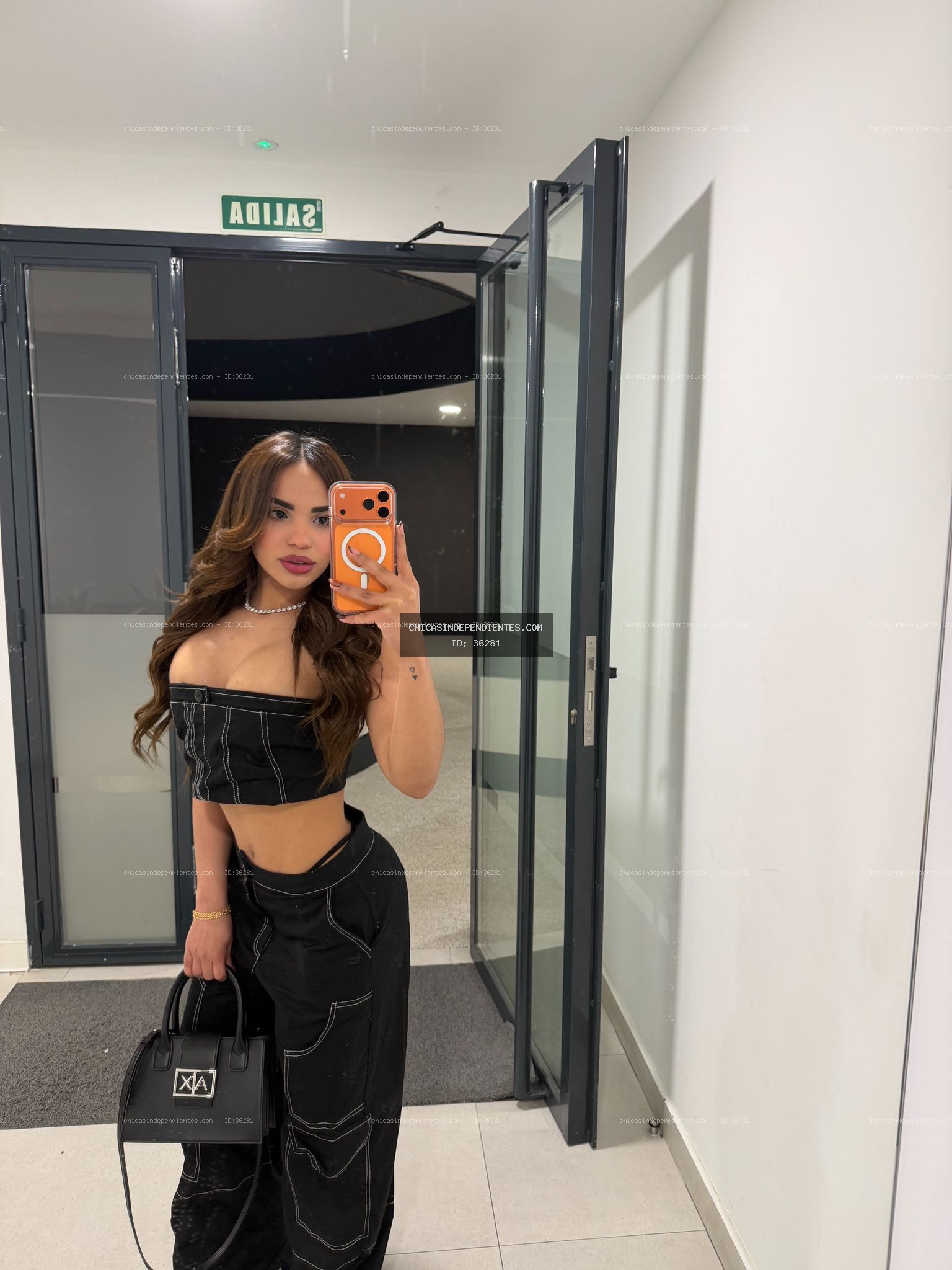 Lorena - Escort latina en Madrid | Morena elegante con estilo urbano - Caché Madrid - Foto 2 - Escorts en Madrid