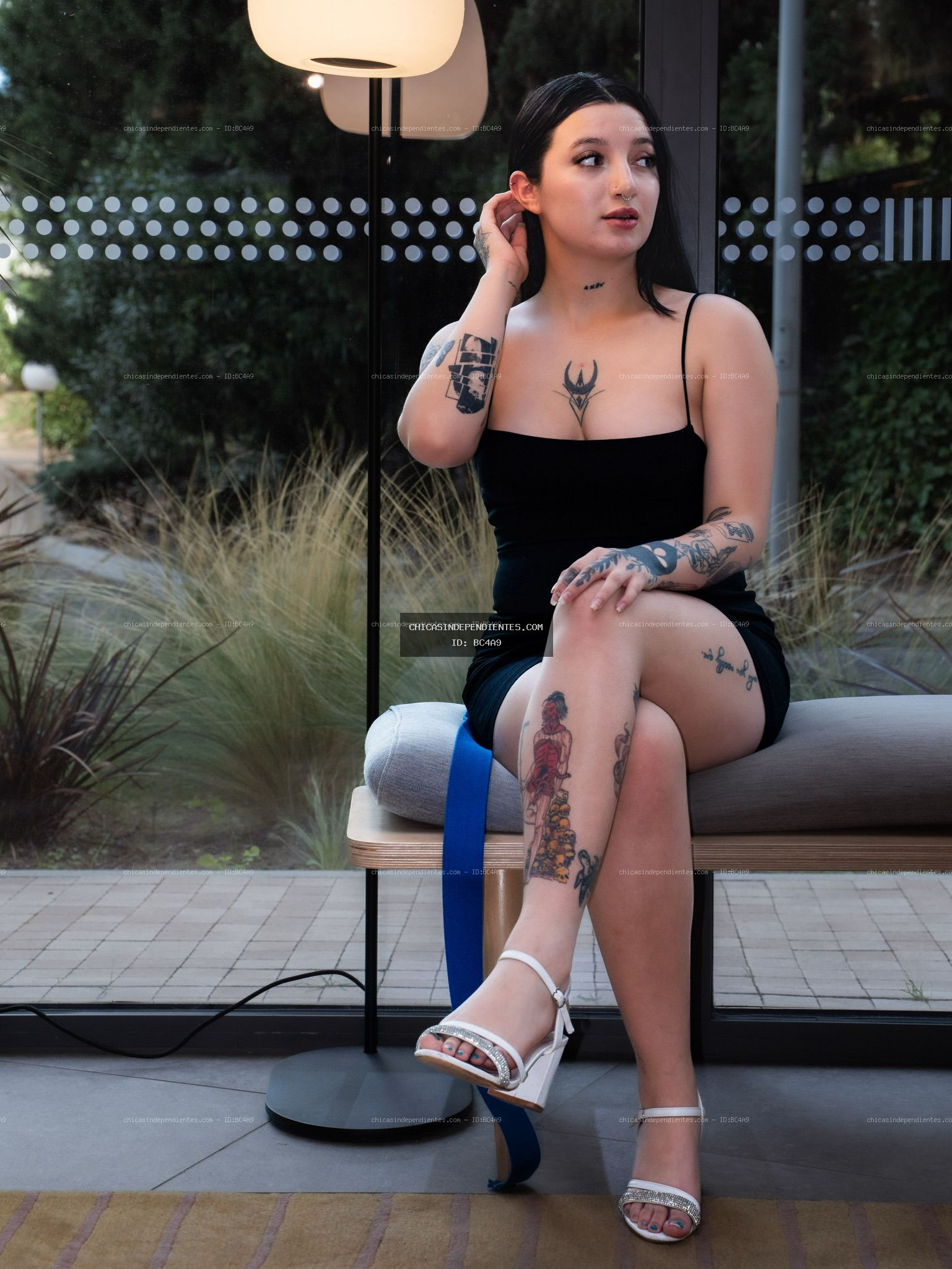 Lia - Escort latina en Madrid | Morena tatuada con lencería roja - Caché Madrid - Foto 8 - Escorts en Madrid