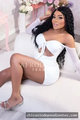 Erika - Masajista trans elegante con técnica envolvente en Madrid