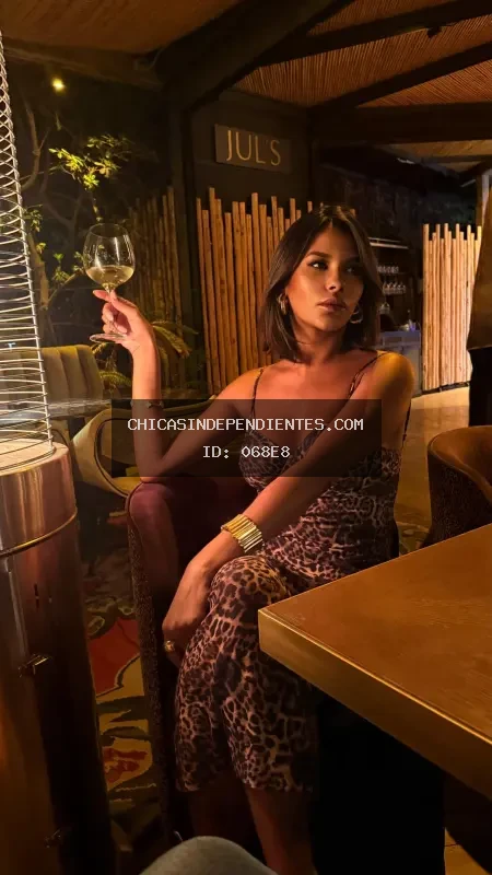 Lais, modelo brasileña escort de lujo en Marina Botafoch Ibiza - Foto 3 - Escorts en Ibiza