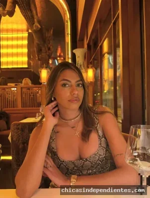 Sofia, latina exuberante en Sevilla - Agencia Blancanieves Sierpes