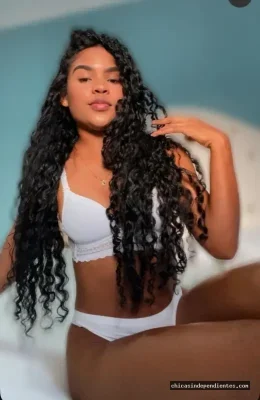 Anyeli, escort colombiana 21 años rizos largos en Plaza Castilla Madrid