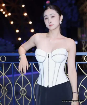 Escort asiática china 27 años delicada en Usera Madrid